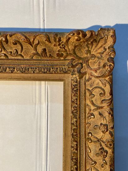 null Cadre en bois et pâte doré, 

Stye Louis XIV, XXème 

59 x 91 x 10 cm
