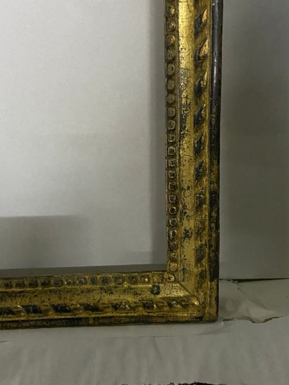 null Carved and gilded wood rod with pearls and ribbons decoration

Louis XVI period

36,5...