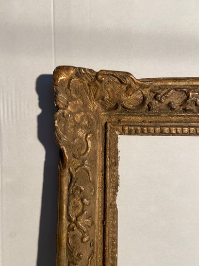 null Carved and gilded wood frame with Bérain decoration

Louis XIV period

(accidents...