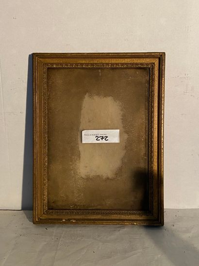 null Molded and gilded wood frame with rais-de-c ur decoration

Louis XVI period

28,5...