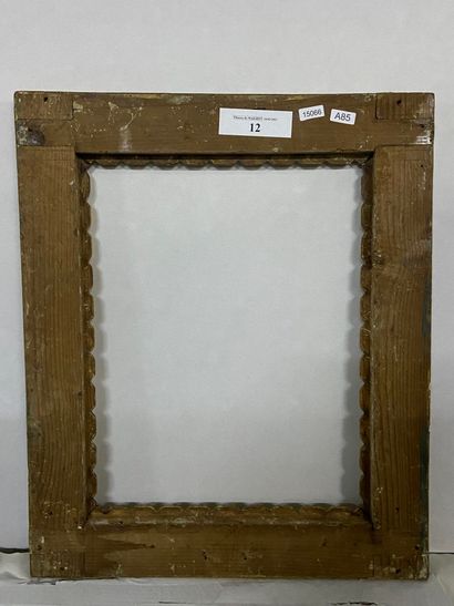 null Carved and gilded pine frame decorated with stylized foliage

Spain XVIIth century

41...