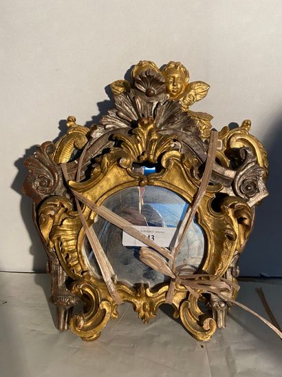 null *Set of three carved and gilded wood frames decorated with cherubs, stylized...