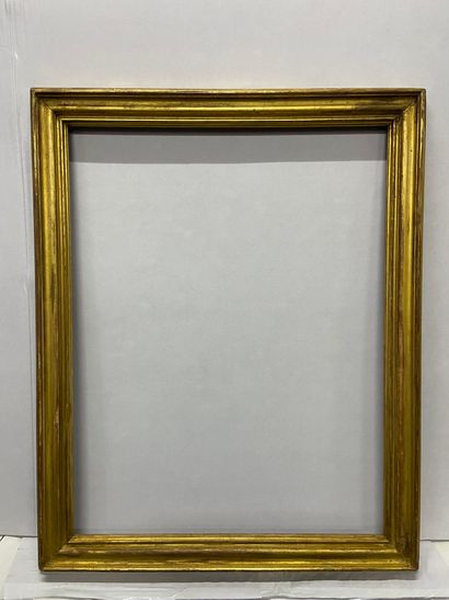 null Pair of molded and gilded wood frames

France, 19th century

51 x 67 x 6 cm...