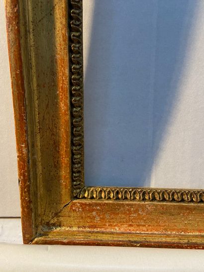null Molded and gilded oak rod with rais-de-c urs decoration

France, Louis XVI period

56...