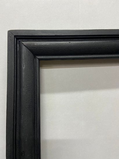 null Frame in molded and blackened wood

Netherlands, 19th century

52 x 65 x 6,5...