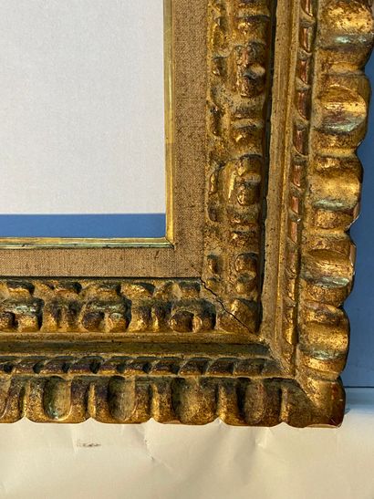null Cadre en bois sculpté et doré

Style Italien, XXème 

40 x 35 x 10 cm 

ref...