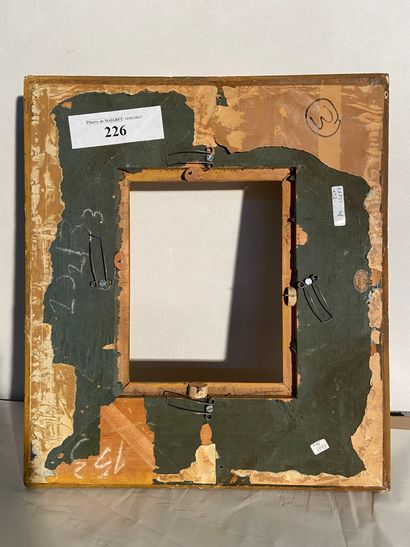 null Wood and gilded stucco frame with canals

19th century

18 x 23 x 13 cm 

Ref9...