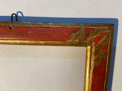 null Baguette en bois mouluré et doré à décor de rechampi rouge

XVIIIème

26,5 x...