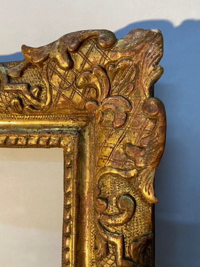 null Cadre en bois sculpté et doré à décor Bérain

Epoque Louis XIV

47 x 58 x 10...