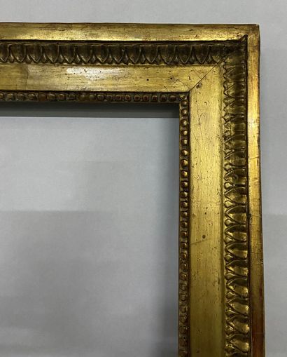 null Carved and gilded wood frame decorated with rais-de-perles and rais-de-cœurs...