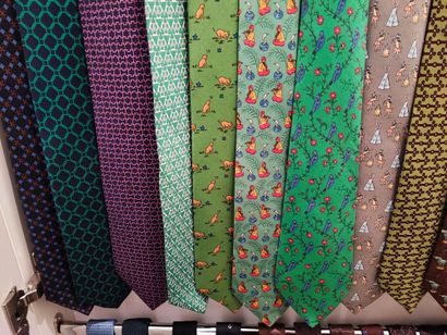 null Lots de cravates en soie Hermès, tons divers