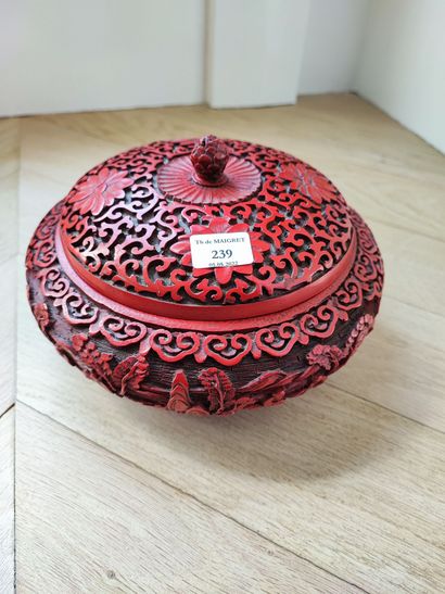 null CHINE

Coupe couverte en laque rouge

Fin XIXème siècle

Diam : 21 cm