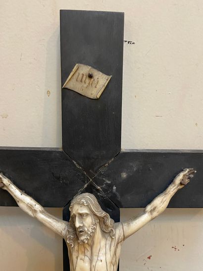 null Crucifix en os croix laquée noir

H: 55 x 27.5 cm 

n°137 inventaire