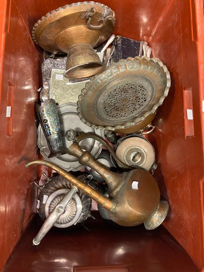 null Lot of copper and pewter including pitcher

A lot of silver plated cutlery,...