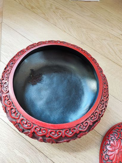 null CHINE

Coupe couverte en laque rouge

Fin XIXème siècle

Diam : 21 cm