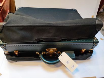 null LOUIS VUITTON Paris

N°1010671 - Serrure n°1098238

Valise rigide en cuir taïga...