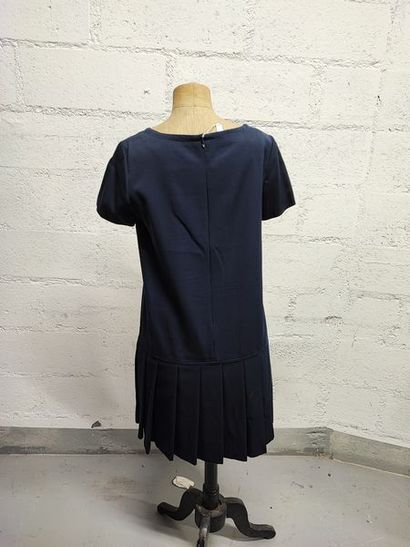 null COURRÈGES Paris

Short-sleeved dress in navy blue wool, round neckline, two...