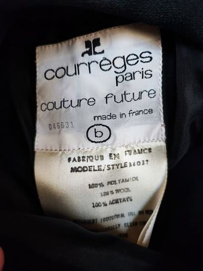 null COURRÈGES Couture Future, circa 1967/1968

N°046631

Long dress in black wool,...