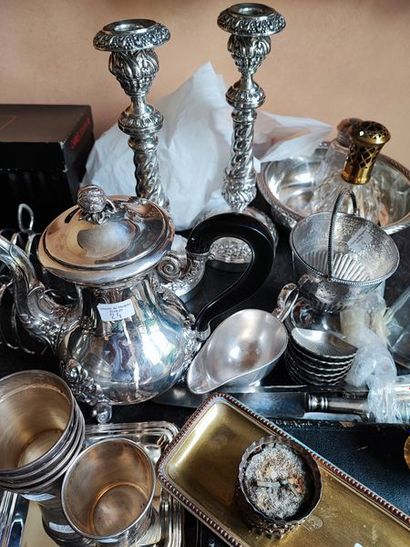 null Lot of silver plated metal including: trays, planter, tripod dish, timbales,...
