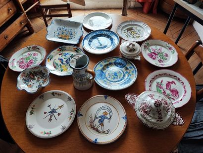 null 
Mannette of earthenware including plates, dishes and various. 

Egregations.



Lot...