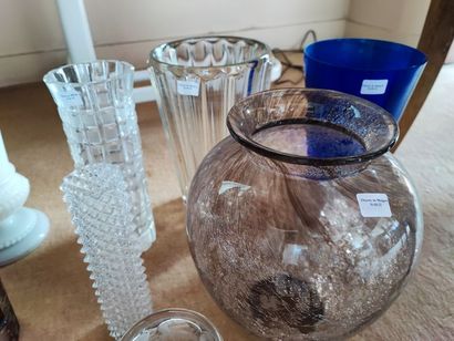 null Lot of glassware including vases, finger bowl, glass, soliflore and various....