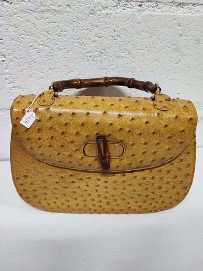 null GUCCI

Handbag model "Bamboo" in beige ostrich, short handle and clasp in bamboo,...