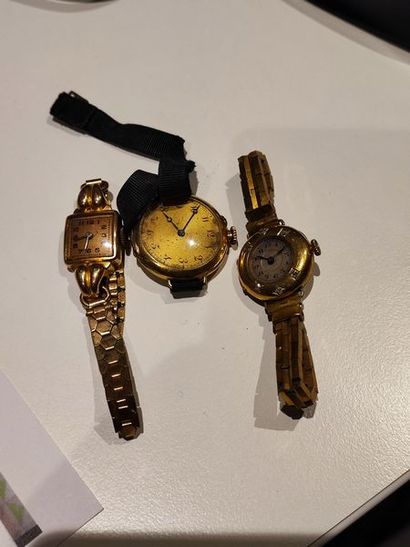 3 montres bracelet de dame en or 750°/°°....