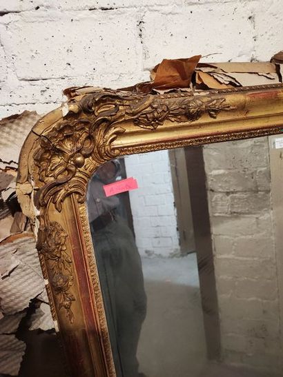 null Set of two mirrors lacquered or stuccoed. Rocaille decoration. Size: 130 x 80...