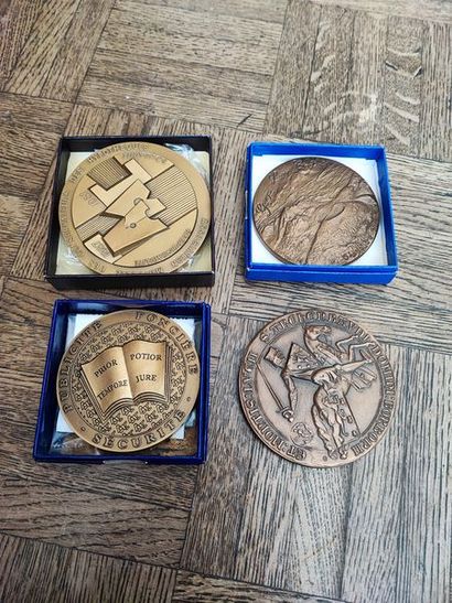 Lot de 4 médailles