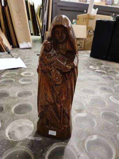 Vierge à l’enfant en chêne sculpté. Travail...