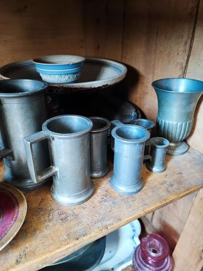null Lot of copper and pewter including basin, spoons, ladles, pots, torches, plates...