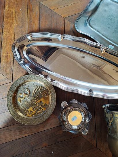 null 
Copper and metal handle including dishes, bucket, trays, taste wine and various.



Lot...