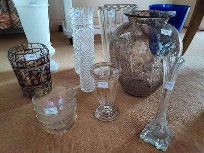 null Lot de verrerie dont vases, rince doigts, verre, soliflore et divers. Accid...