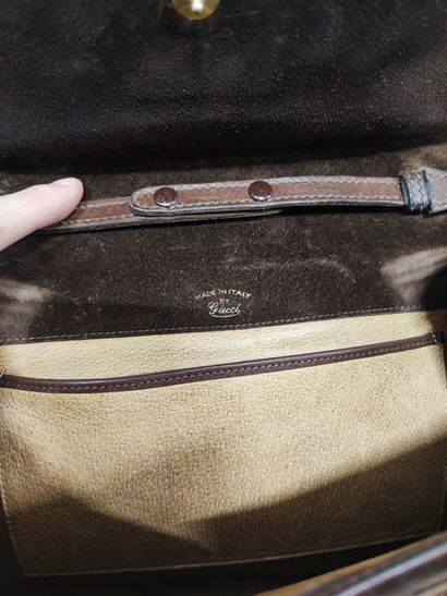 null GUCCI

Shoulder bag in leather and chocolate nubuck, adjustable removable shoulder...