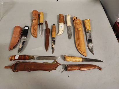 null Nice set of 7 Nordic knives in their case.