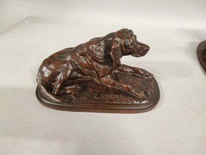 null Emmanuel FREMIET (1824-1920). Pack dog lying down. Bronze with brown patina....