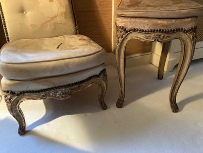 null Deux petites chaises de style Louis XV, usure et accidents.