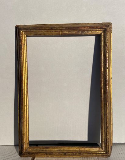 null Cadre en bois mouluré et doré

Italie, XVIIème

39 x 25 x 4,5 cm