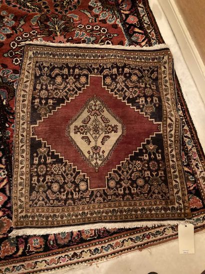 null Deux petits tapis perses à fond rouge 178 x 100 cm (ref. : 66)