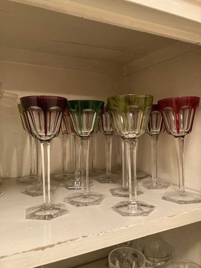 null Lot de verres à vin du Rhin polychrome en cristal taillé (éclats) (ref. : 1...