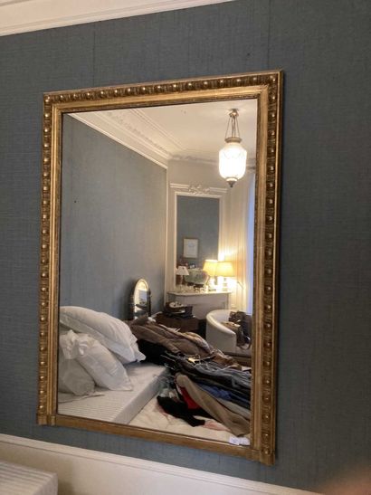 null Miroir stuqué et doré, bordure godronnée

Fin du XIXème siècle 148 x 105 (ref....