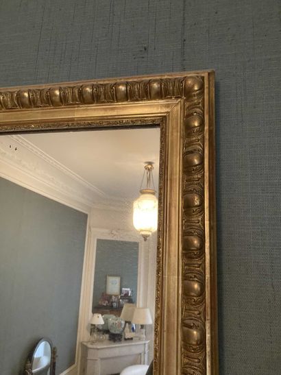 null Miroir stuqué et doré, bordure godronnée

Fin du XIXème siècle 148 x 105 (ref....