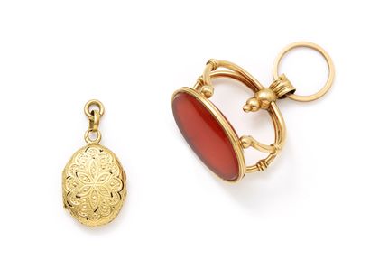 null Lot in gold 750 thousandths, composed of a seal, the seal in cornelian, and...
