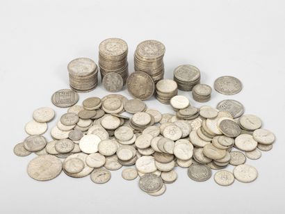 Lot composé de 260 pièces en argent 800 millièmes:...