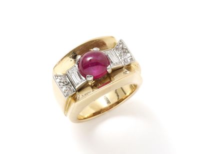 null Ring in gold 750 and platinum 850 thousandths, decorated with a cabochon of...