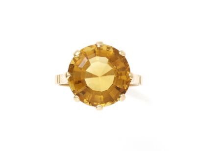  Gold ring 750 thousandths, decorated with a round citrine faceted in claw setting....