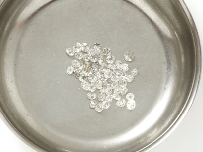 null Lot of old cut diamonds on paper (chips) Weight of diamonds: 4.10 cts appro...