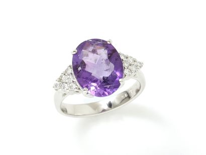 null Ring in white gold 750 thousandths decorated with a beautiful oval faceted amethyst...