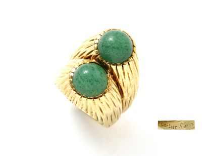 null CARTIER Paris. Bague toi et moi en or 750 millièmes ornée de cabochons d'aventurine...