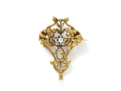 null Pendant brooch in gold 750 thousandths openwork, with finely chiseled foliage,...